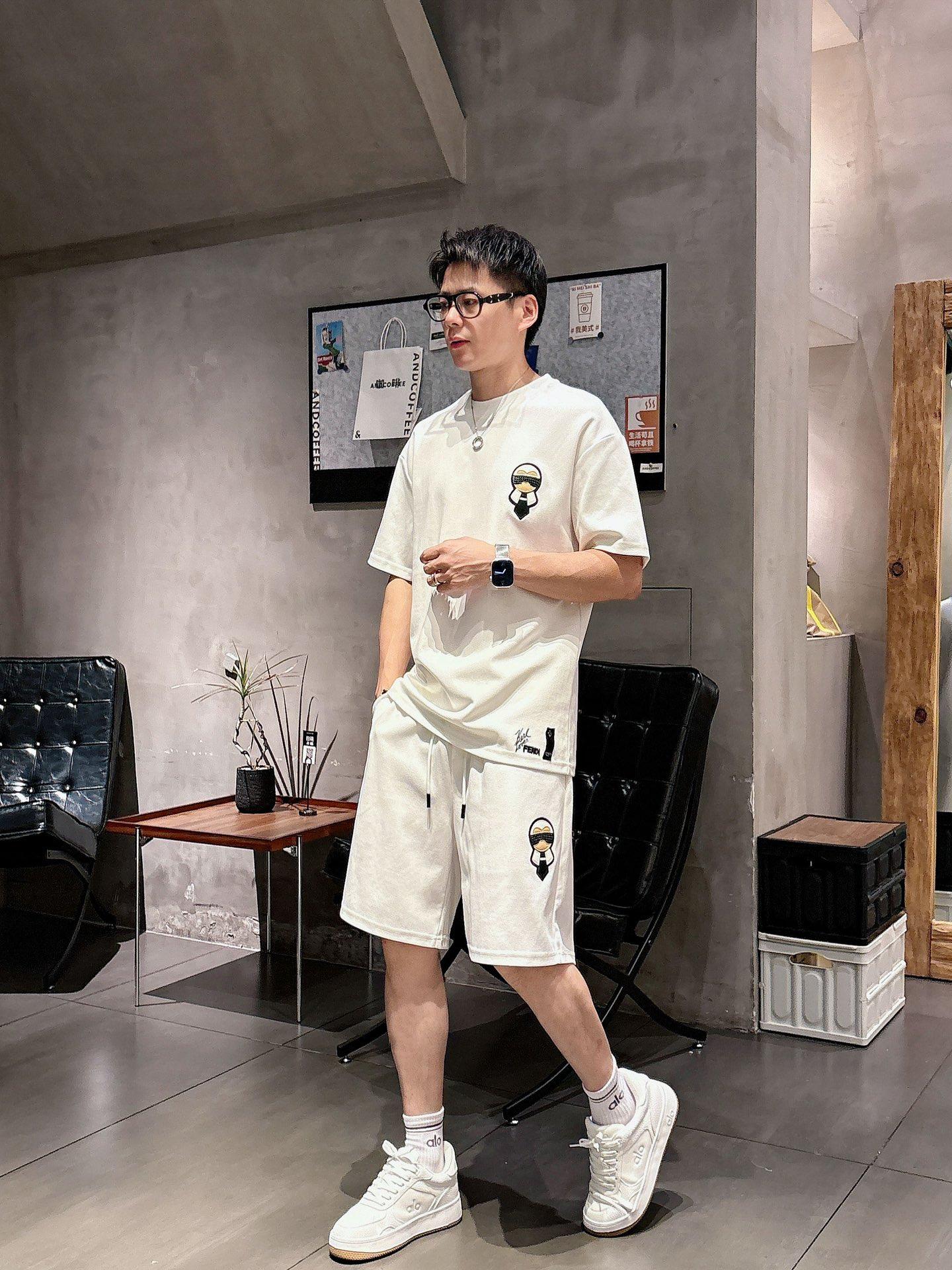 펜디 남성 캐주얼 라운드넥 반팔 반바지 세트 (해외배송)