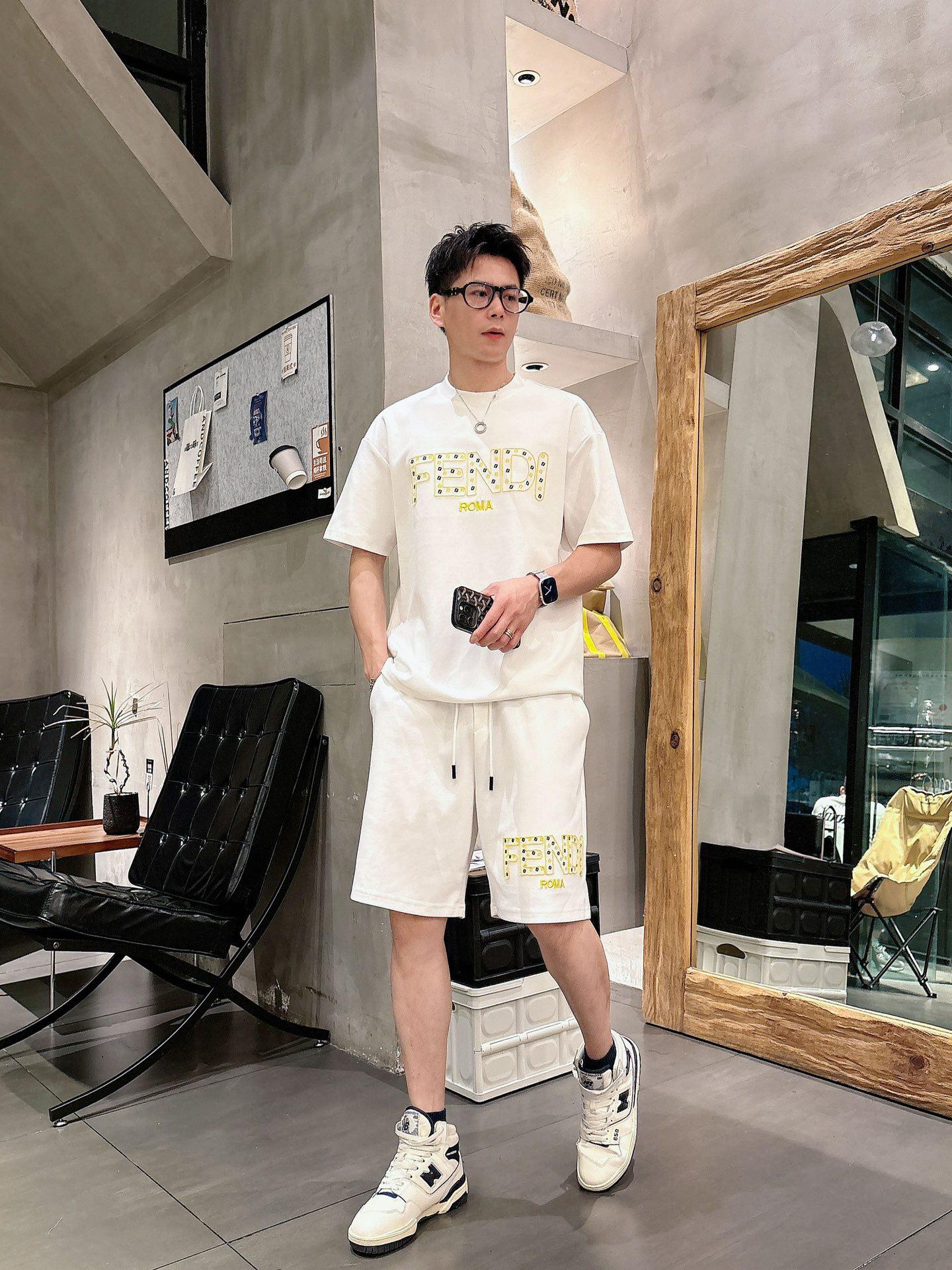 펜디 남성 캐주얼 라운드넥 반팔 반바지 세트 (해외배송)