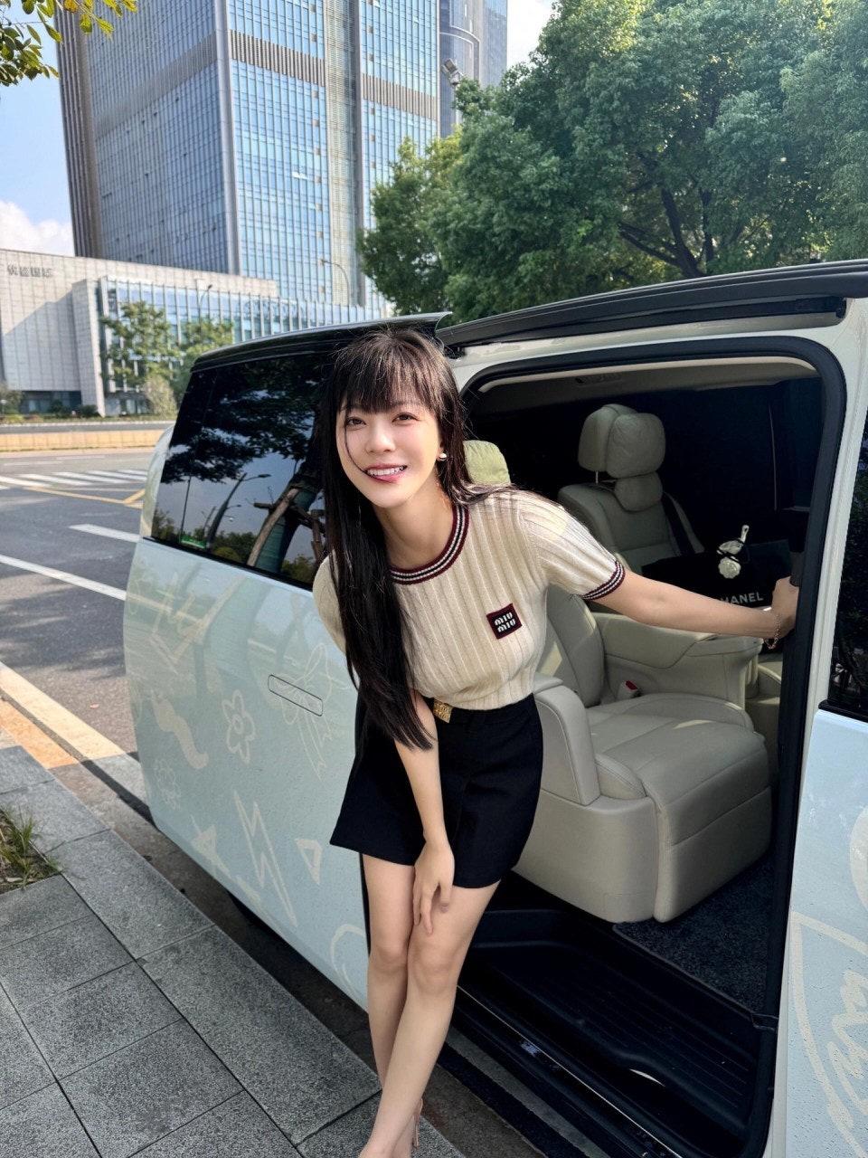 미우미우 컬리지 반팔 (해외배송)