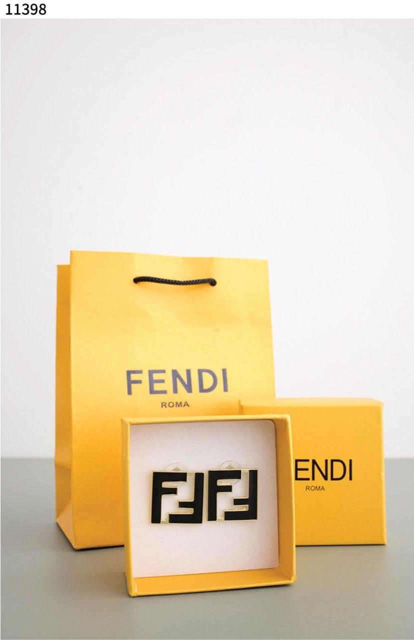 펜디 FENDI 로고 귀걸이 (국내배송)