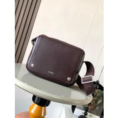 로에베 그레인 가죽 페블 메신저 백 (해외배송)
