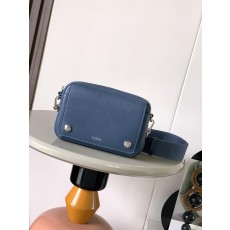 로에베 그레인 가죽 페블 메신저 백 (해외배송)