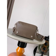 로에베 그레인 가죽 페블 메신저 백 (해외배송)
