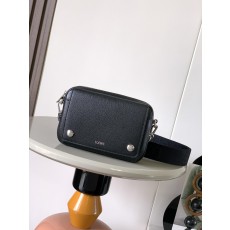로에베 그레인 가죽 페블 메신저 백 (해외배송)