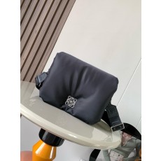 로에베 나일론 푸퍼 고야 메신저 백 (해외배송)