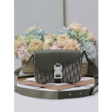 디올 새들 플랩 메신저 백 (해외배송)