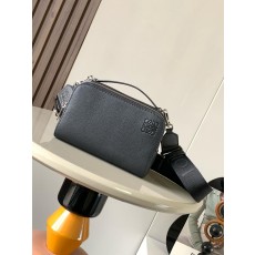 로에베 새틴 미니 카메라백 (해외배송)