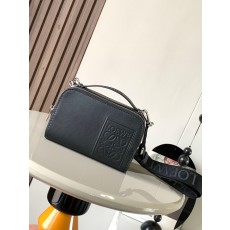 로에베 새틴 미니 카메라백 (해외배송)