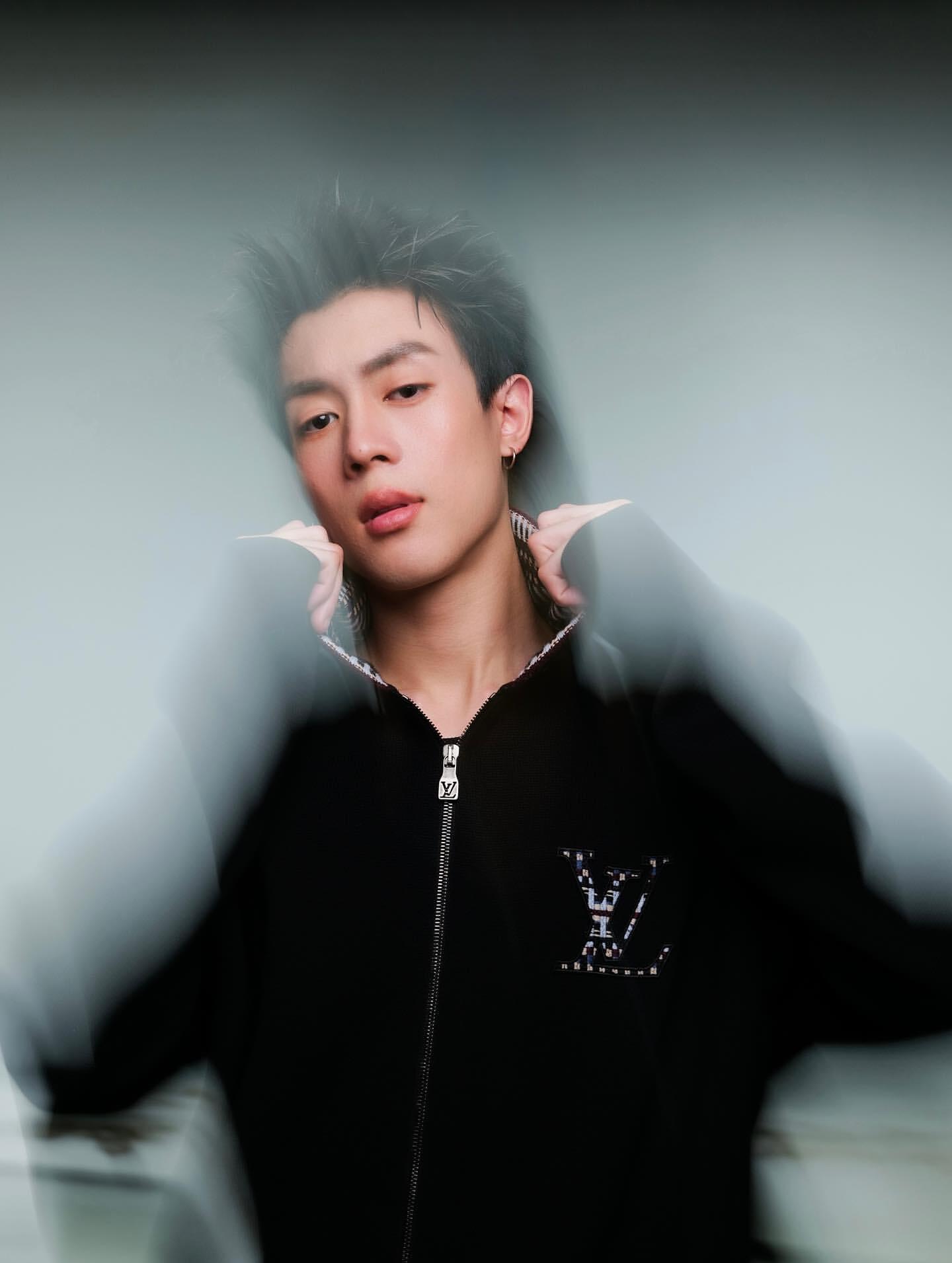 루이비통 체크 자수 지퍼업 니트 재킷 (해외배송)