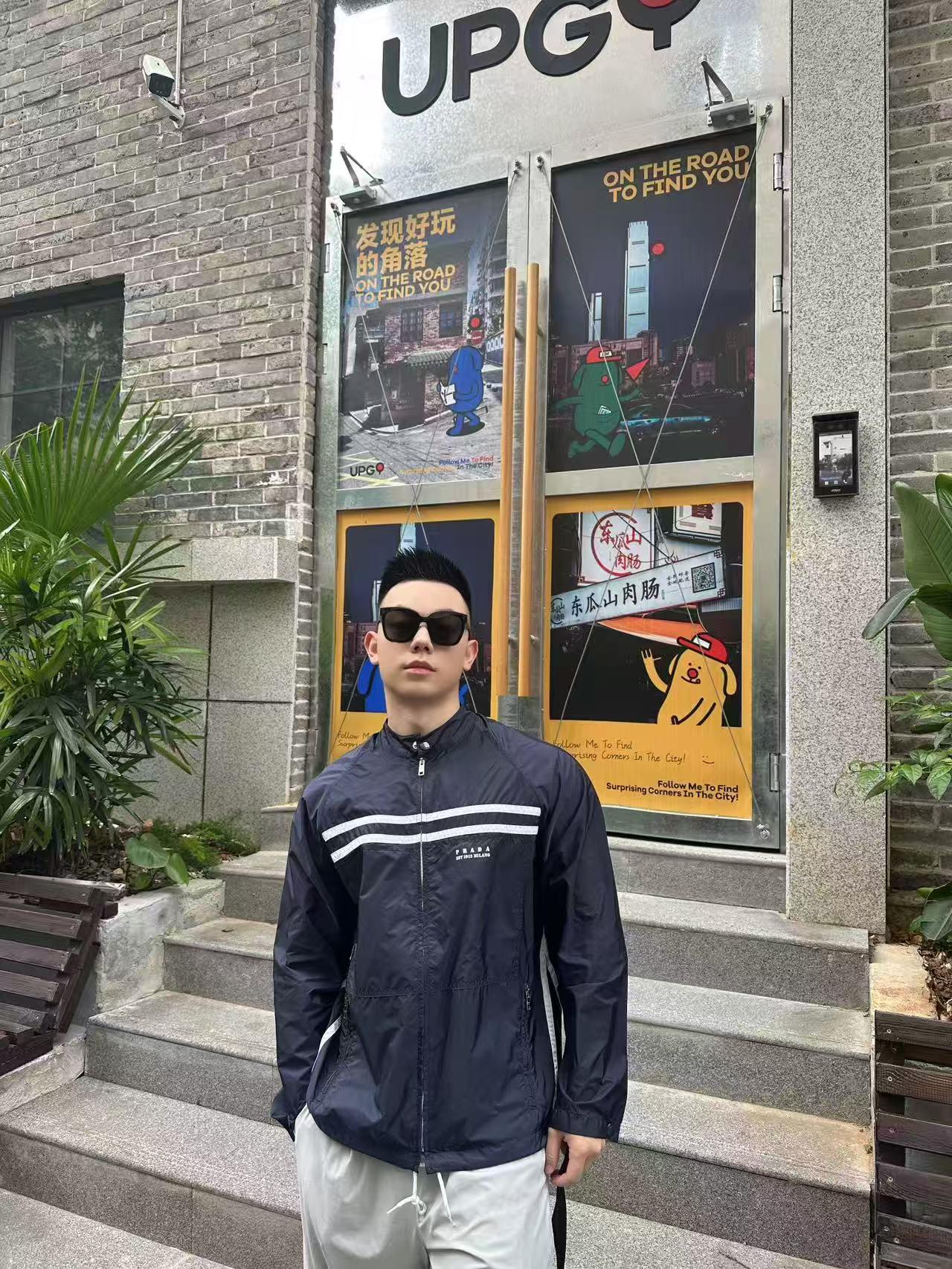 프라다 나일론 프린트 로고 재킷 (해외배송)