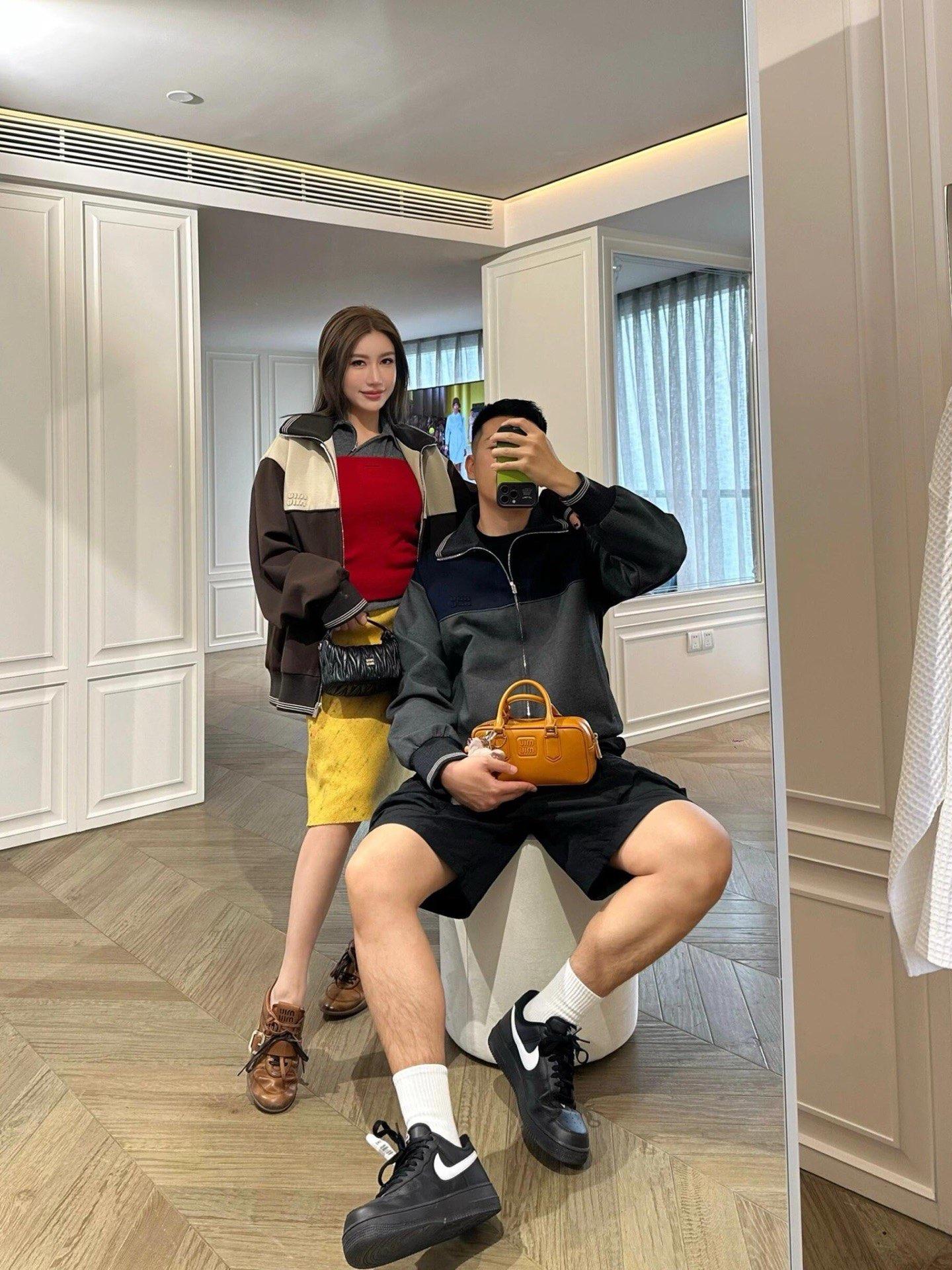 미우미우 컬러웨이 지퍼 재킷 2컬러 (해외배송)